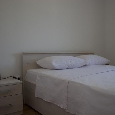 Apartmani Bauk Pucisca Esterno foto
