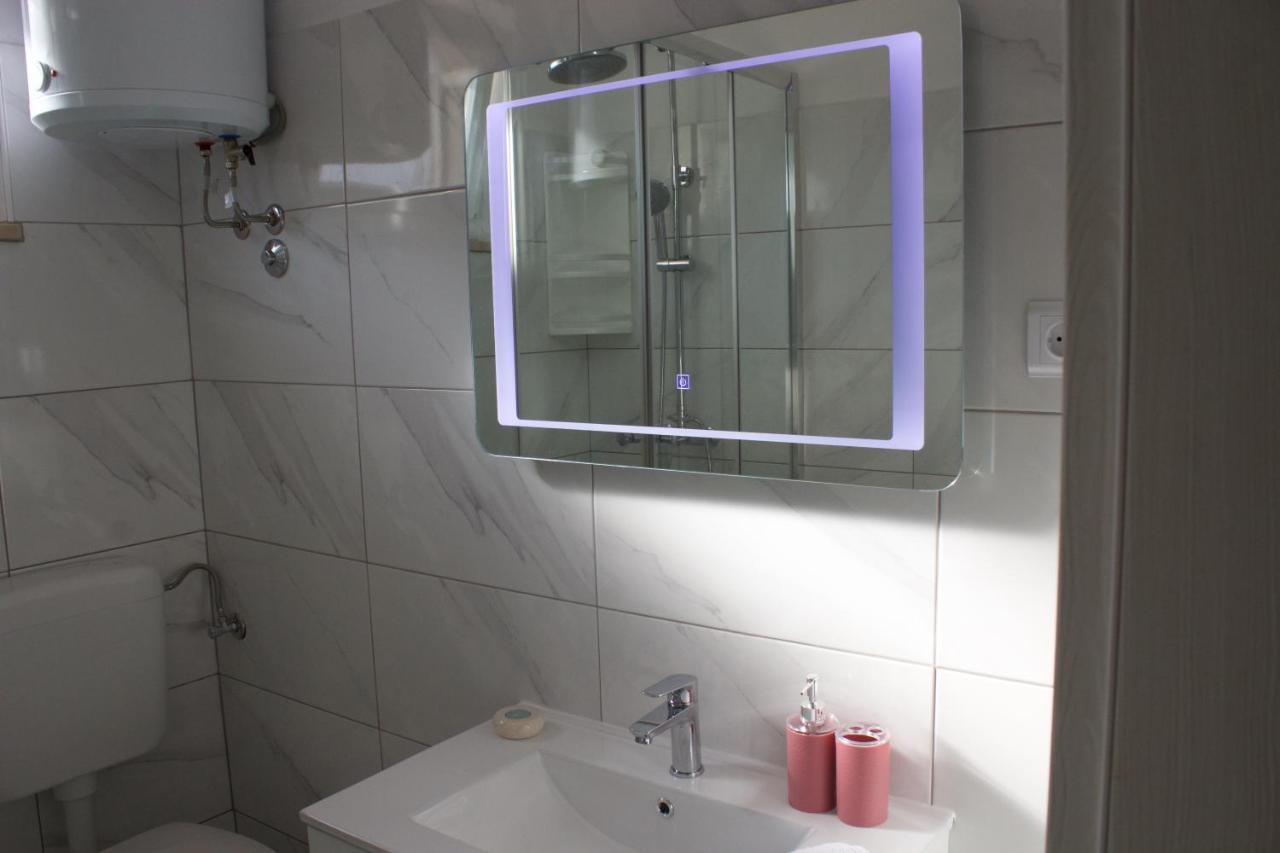 Apartmani Bauk Pucisca Esterno foto