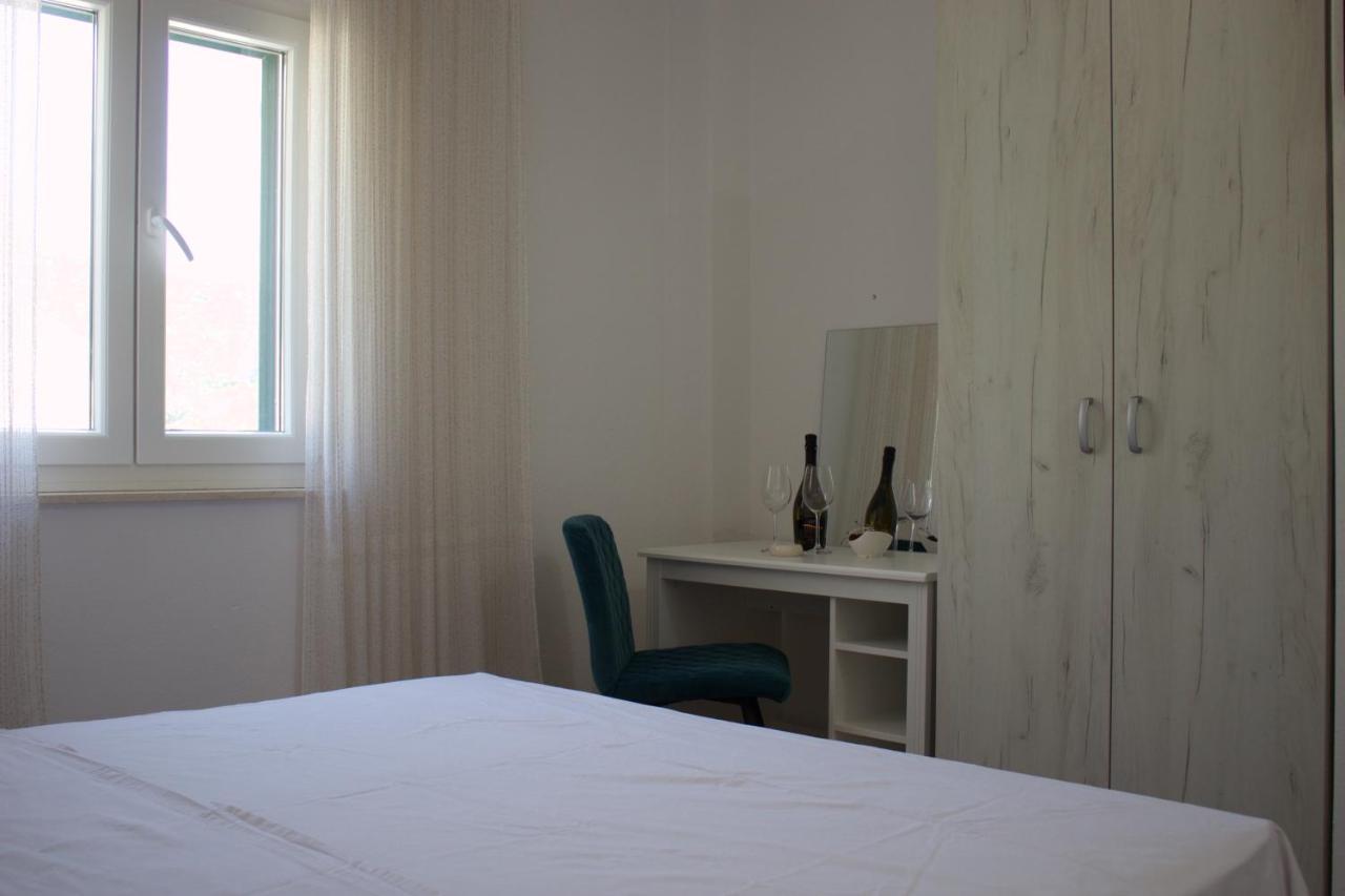 Apartmani Bauk Pucisca Esterno foto
