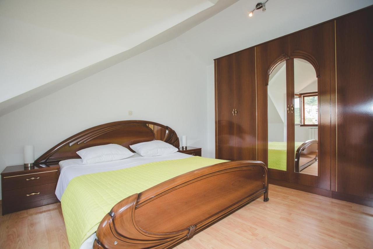 Apartmani Bauk Pucisca Esterno foto