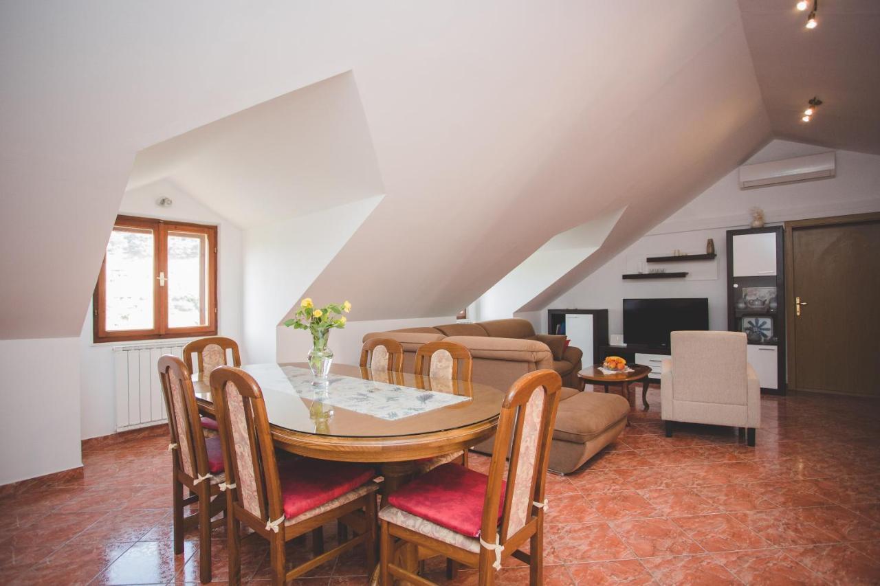 Apartmani Bauk Pucisca Esterno foto