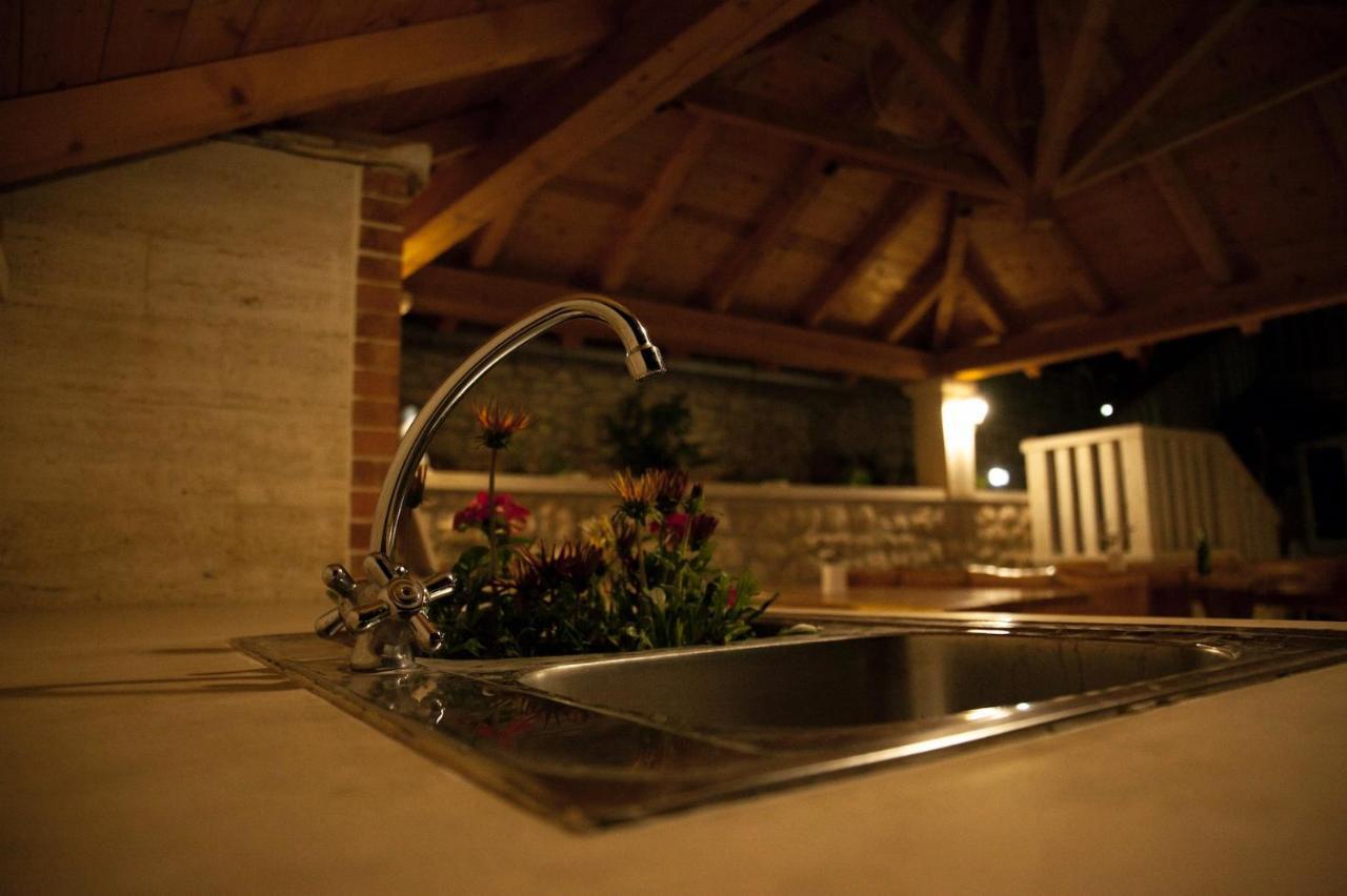 Apartmani Bauk Pucisca Esterno foto