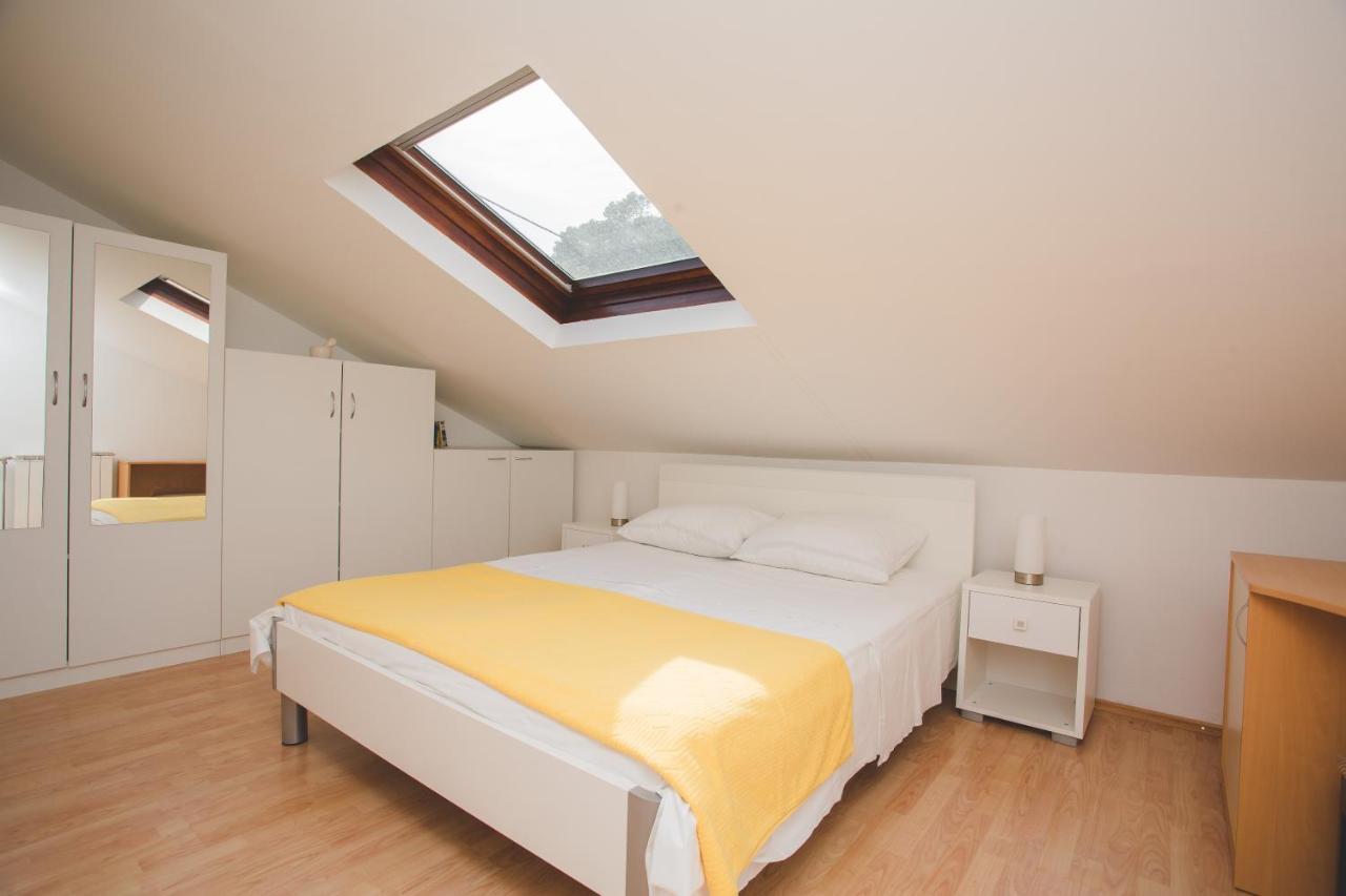 Apartmani Bauk Pucisca Esterno foto
